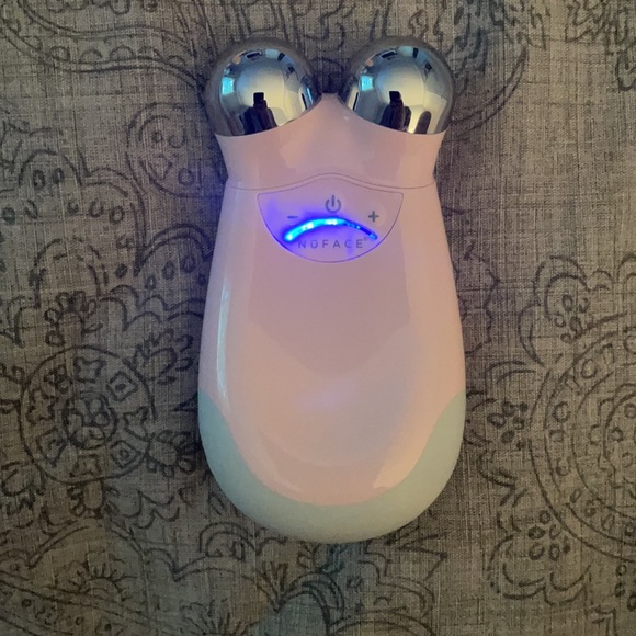 NuFace Trinity in Pink w/ accessory - Picture 2 of 8